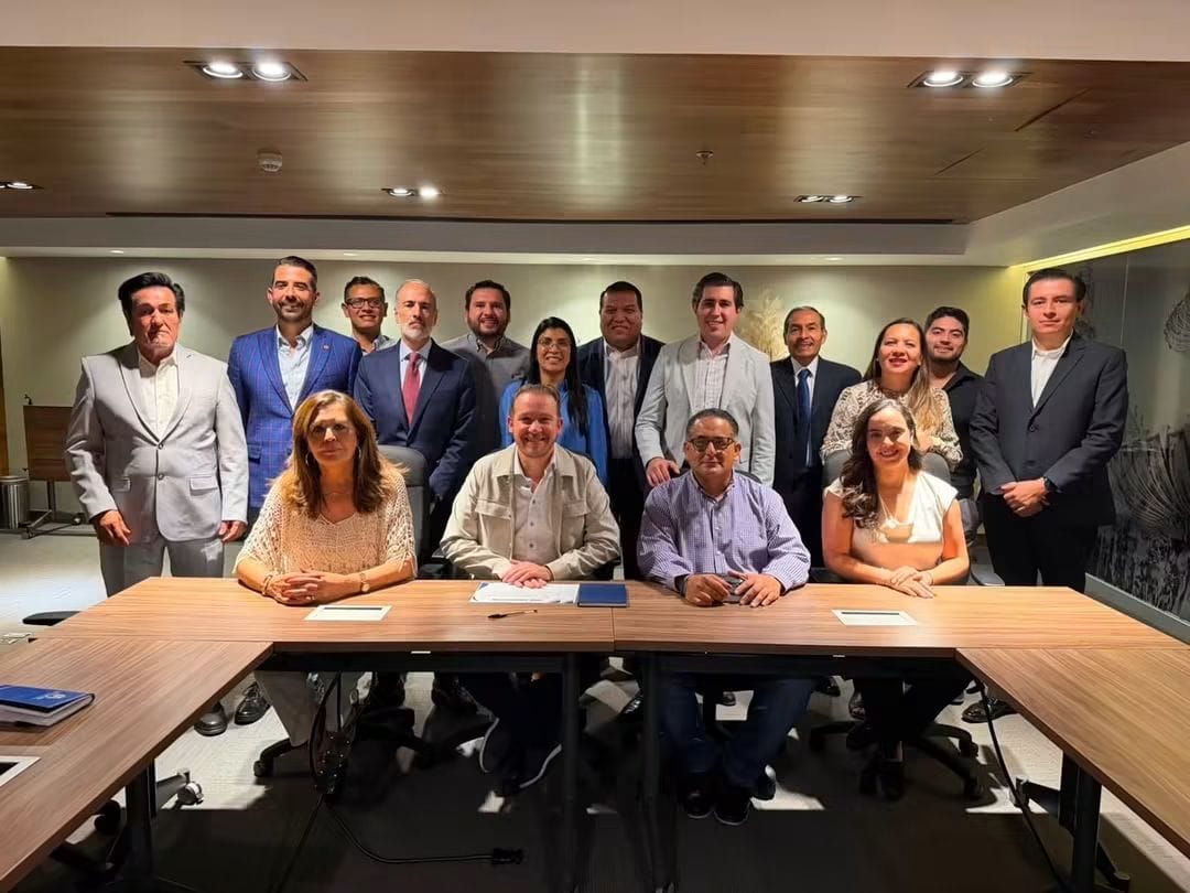Se reúne Taboada con aspirantes a defensores de la patria, la familia y la libertad en la capital potosina.