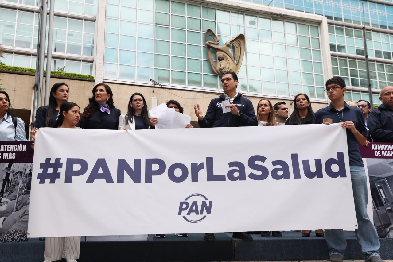 PAN pide destitución de Zoé Robledo por crisis del IMSS y presenta pliego petitorio